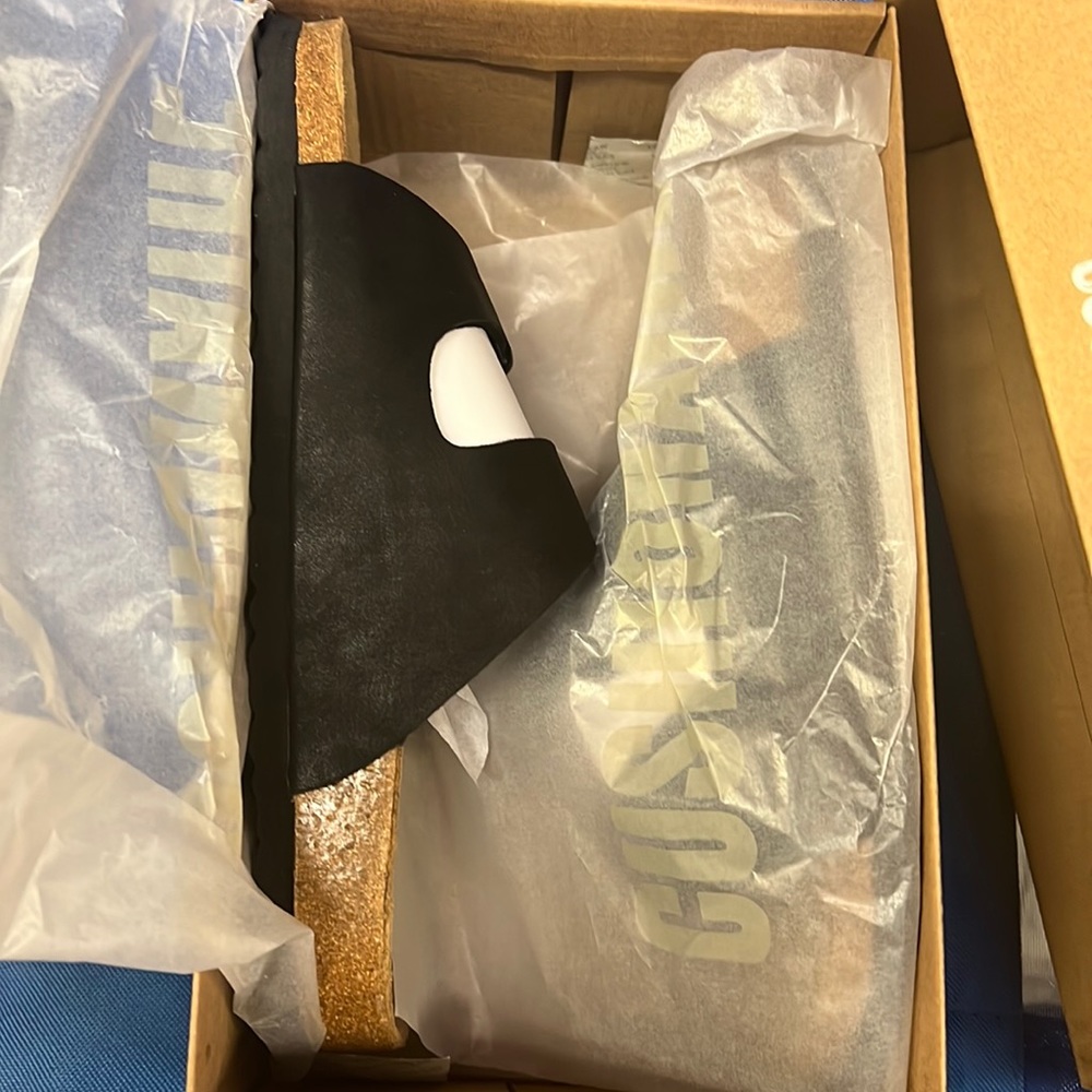 CUSHIONAIRE Women's Lane Cork Footbed Sandal with +Comfort